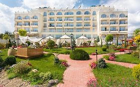Therma Palace - Parcare gratuită și acces privat la plajă